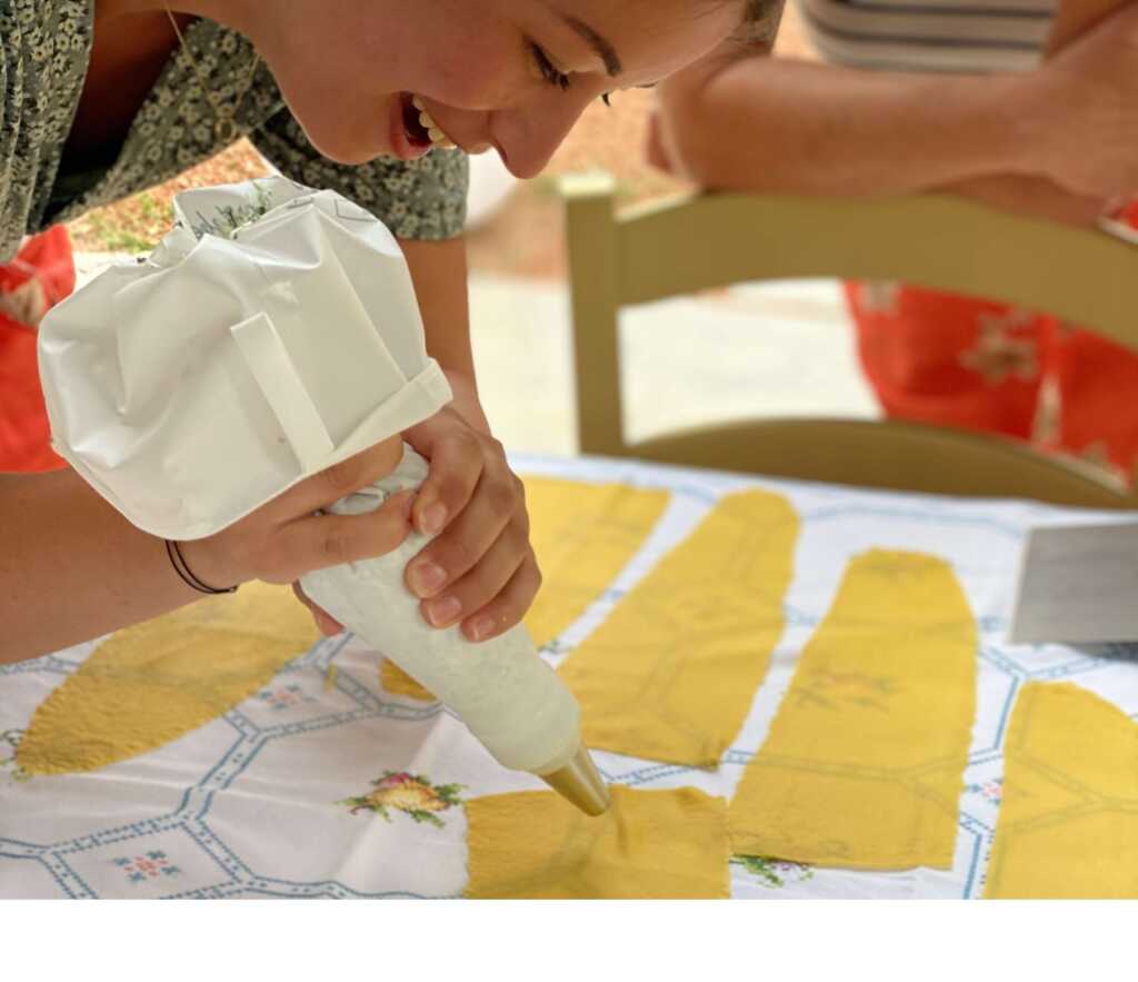 15 Memorable Corporate Retreat Gifts to Enhance Team Spirit