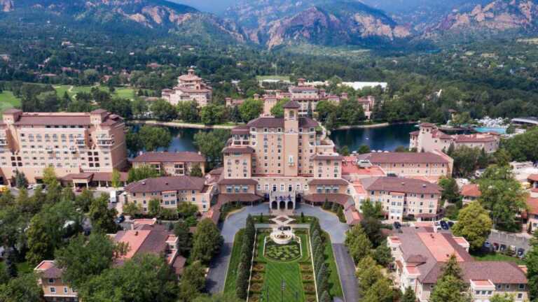 Corporate Retreat Locations - 8 Tips to choosing the perfect venue