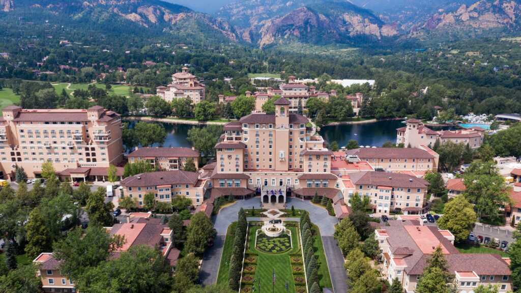 Corporate Retreat Locations - 8 Tips to choosing the perfect venue