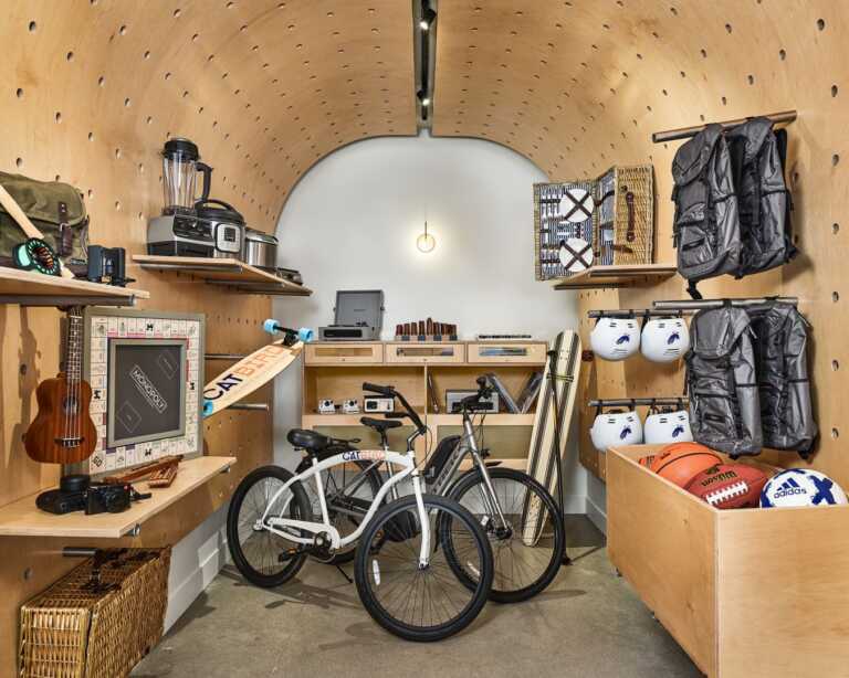 Unique Corporate Retreat Activities: Cool Ideas to Spice Up Your Next Offsite (with real world examples)